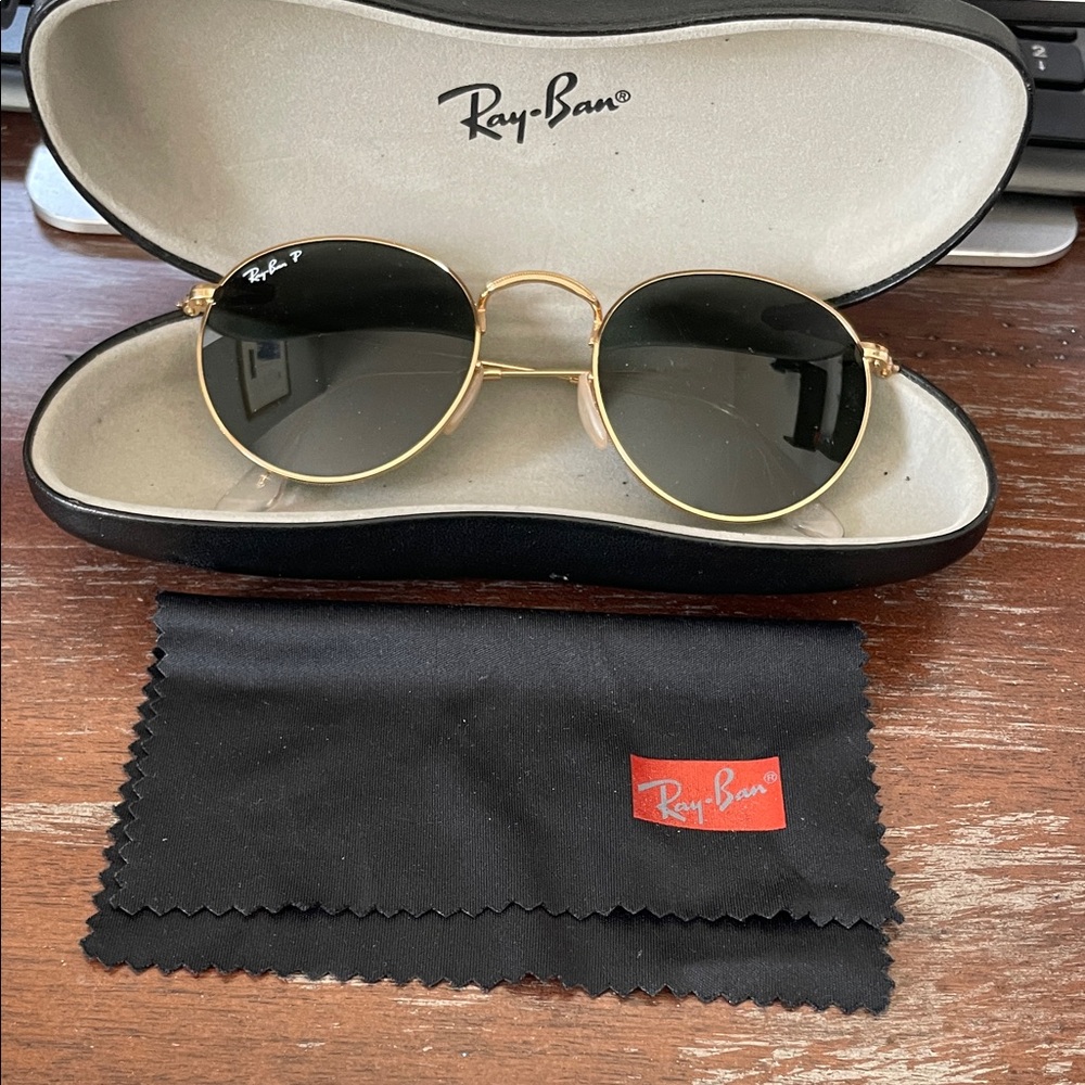 Ray-Ban RB3447 Round Metal gold colored Sunglasses with Black hard logo case